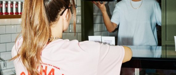 MSA SRIRACHA MAYO GRAPHIC TSHIRT (KADIN)